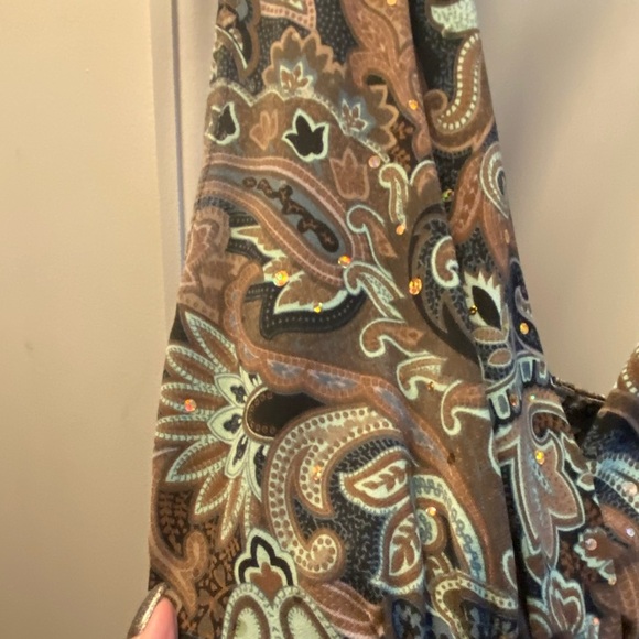 Sleeveless Top - Picture 3 of 3